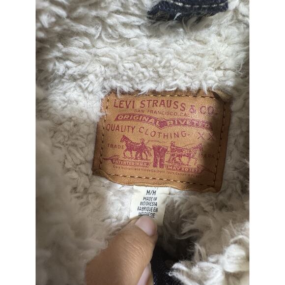 Women’s Levi’s Blue Jean Sherpa Trucker Jacket Size Medium EUC - Picture 3 of 7